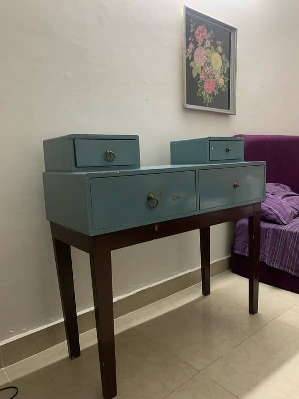 Dressing table without mirror 3