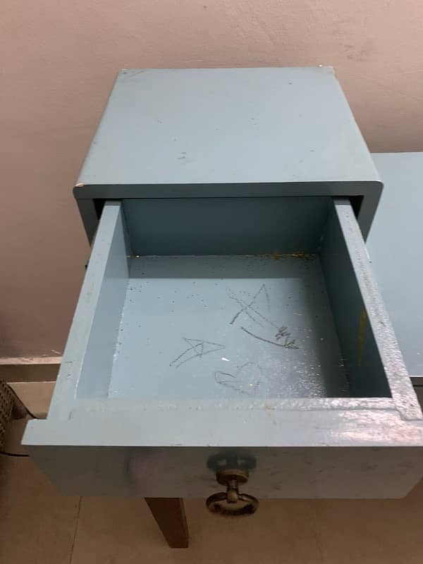 Dressing table without mirror 4