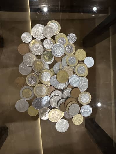 Very rare old / new coins of many different countries .