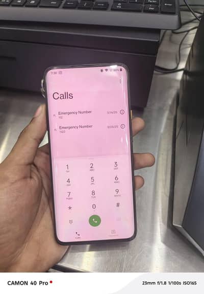 10by10 bas  shade hai baki water pake hai phone