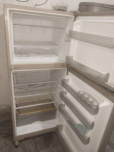 45000 Dawlance Fridge For salle