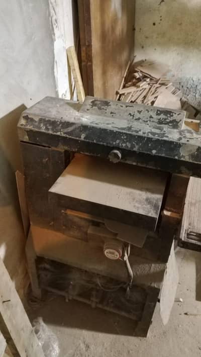 wood shaper ha or AK jage ha jiss ko cheya ho rabta kr ly