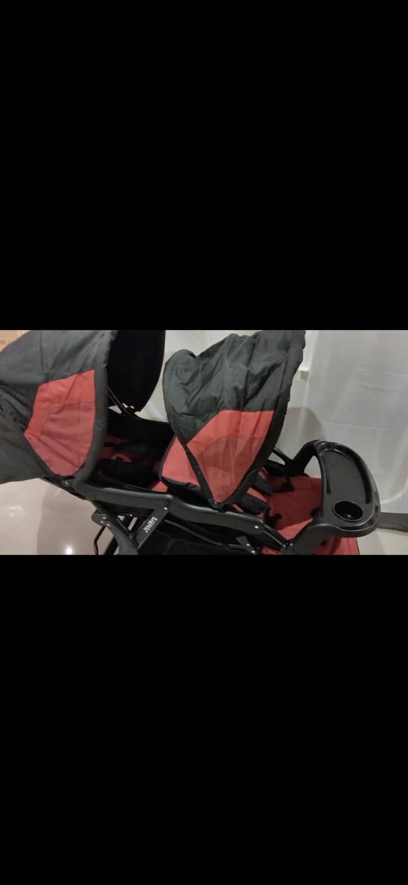 "بہترین کوالٹی کی پرام (بچوں کو باہر لے جانے والی) دبئی سے امپورٹڈ ہے" 1