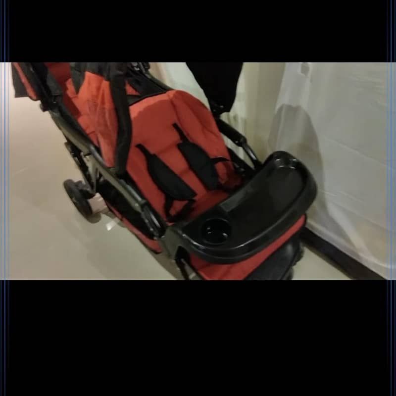 "بہترین کوالٹی کی پرام (بچوں کو باہر لے جانے والی) دبئی سے امپورٹڈ ہے" 2