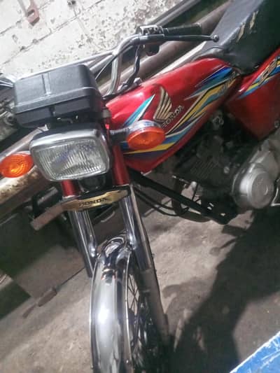 125cg bike  complete ok  condition ok  paper fime complete  c p l c ok