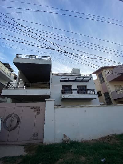 Double Storey 400 Square Yards House For sale In Gulshan-e-Iqbal - Block 6 Karachi