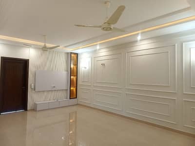 10 MARLA BRAND NEW CONDITION GOOD LUXURY EXCELLENT UPPER PORTION HOUSE FOR RENT IN GULBAHAR BLOCK BAHRIA TOWN LAHORE