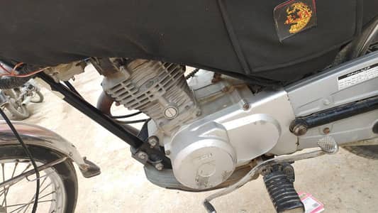 United 125 Red color