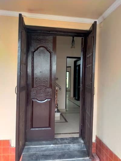 8 MARLA LIKE A BRAND NEW GOOD EXCELLENT CONDITION IDEAL FULL HOUSE FOR RENT IN UMAR BLOCK BAHRIA TOWN LAHORE