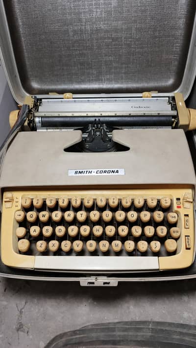 Antique Smith-Corona Galaxie Deluxe Typewriter - 1960s USA Import