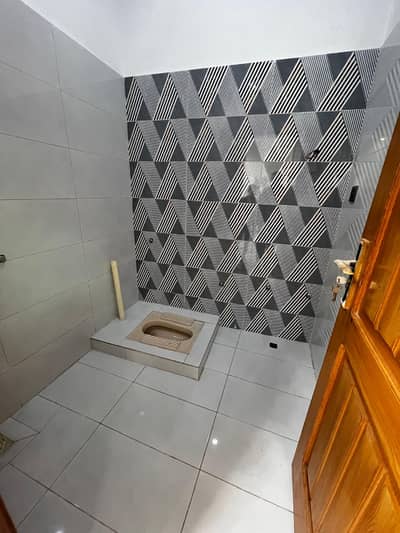 Upper poction available for rent in line 4 range road Rwp