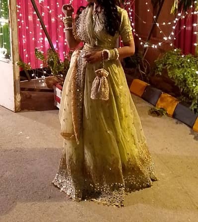mehndi lehenga