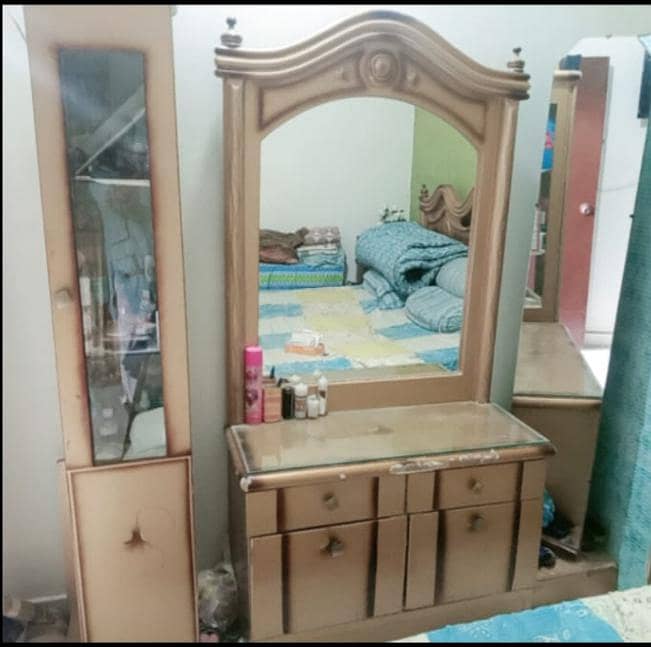 5000 برتن رکھنے کیلئے10000 / ڈریسنگ  ٹیبل 0