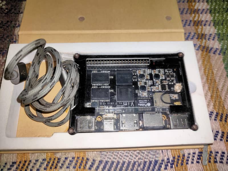 TV Android Card Khadas VIM1 Basic 2GB RAM + 8G)  mini touch keyboard 3