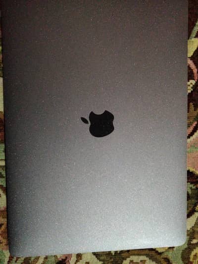 Macbook Pro 2017 - 8GB Ram - 128GB SSD - Core i5 - Orignal Charger