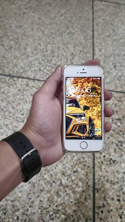 Iphone 5SE (2016) Contact on WhatsApp 03056447449