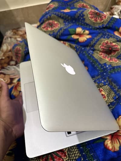 Macbook 2017 air 10 by 10 condition