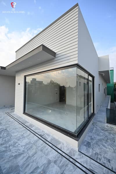 Ideal location solid construction