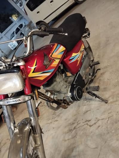 125 Red 2013 mint condition