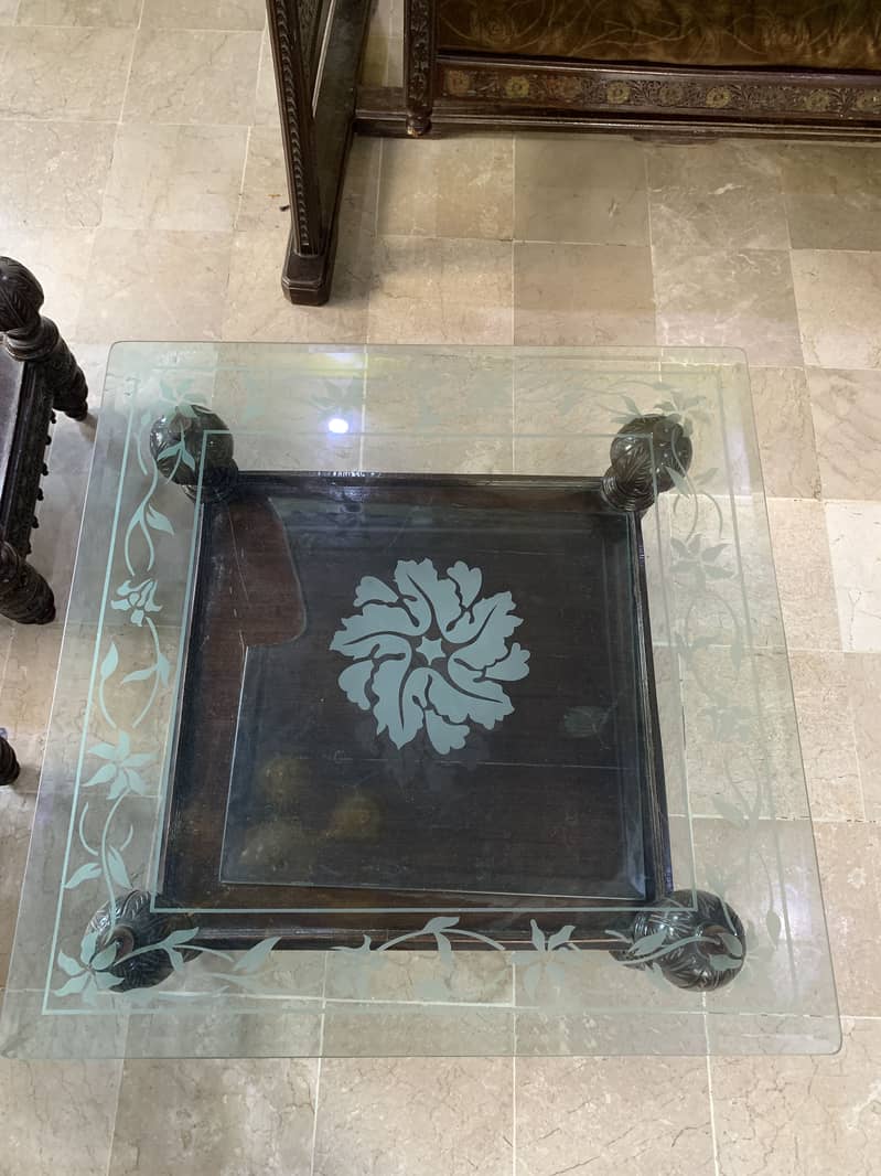 coffee table set (good condition) 2