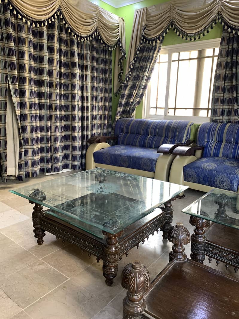 coffee table set (good condition) 4