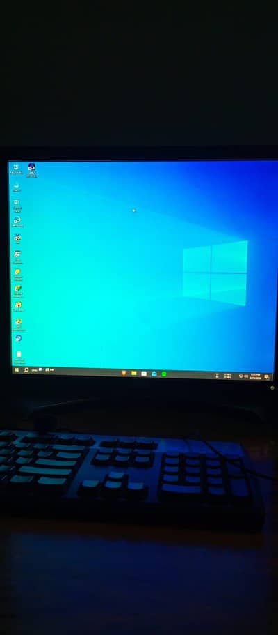Dell ultra sharp 19 inch monitor 100% fine and clean