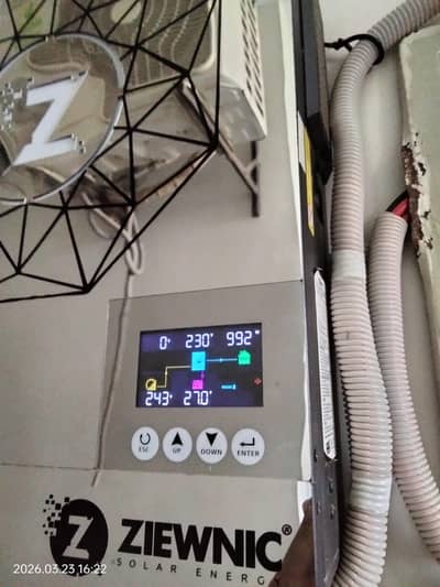 zewnic solar inverter diamond series 4.5 kw pv 6500+ 2 new  batteries