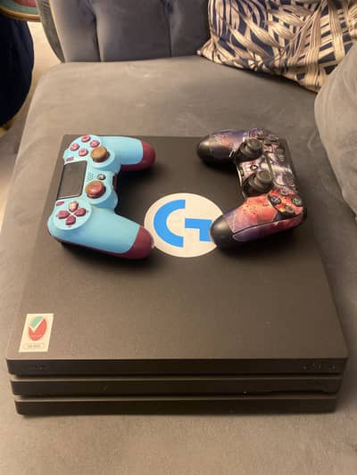 slightly used ps4 pro 1tb (PRICE NEGOTIABLE)