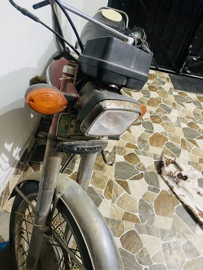 Honda 125 2015 model chalana ma bikul ok ha pehla self ma start