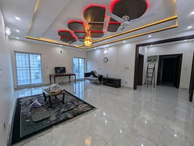 1 kanal Outstanding Upper Portion In VALENCIA SOCIETY PRIME LOCATION