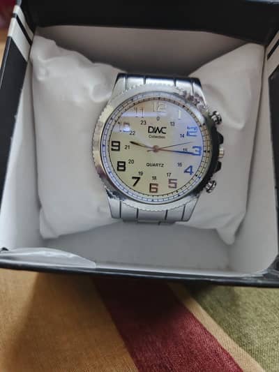White analog dial with 12/24-hour display (with box)