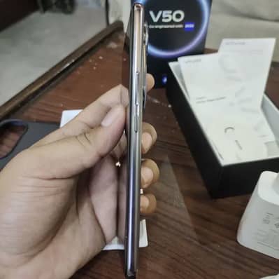 Vivo V50 with box charger price almost final under warranty