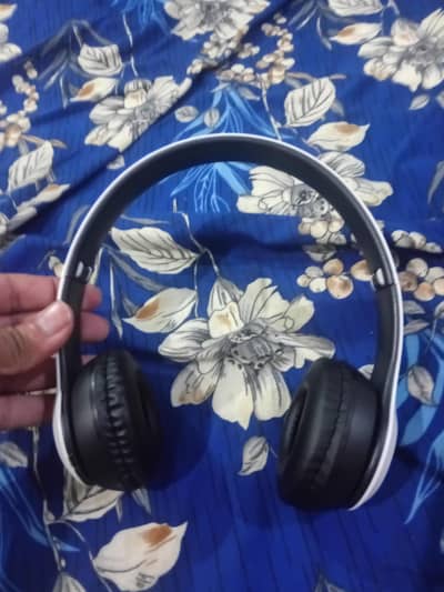 Stylish Wireless Bluetooth Headphones - Excellent Condition