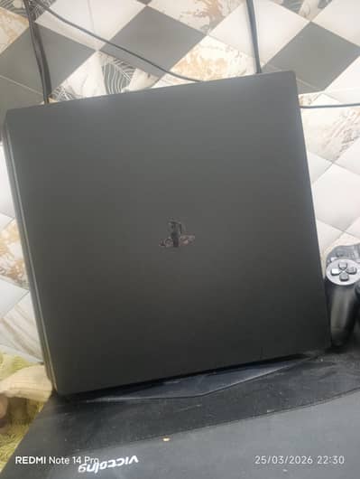 Playstation 4 Pro 1 TB in Immaculate Condition