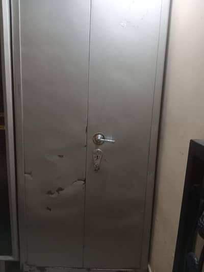 Steel Wardrobe – ₱6,000 (Fixed Price)