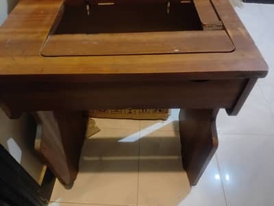 Sewing sewing stand