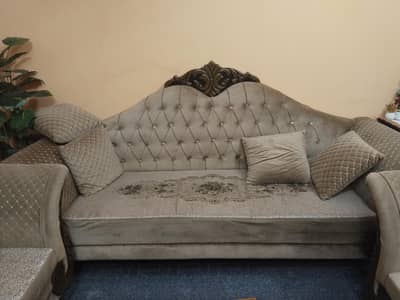 Royal Victorian Tufted Sofa - Excellent Condition