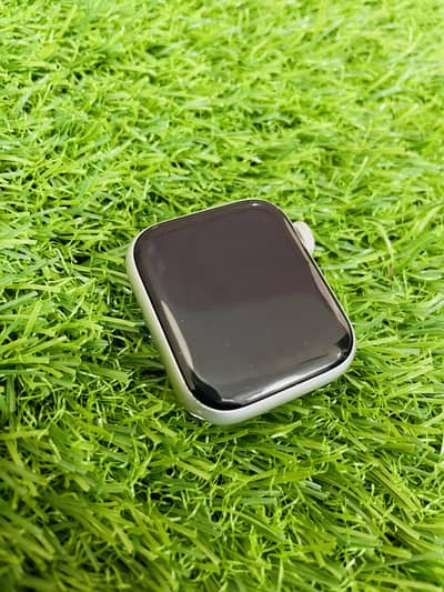 Apple Watch SE 2  90% Battery | 5 Straps + Charger + Case