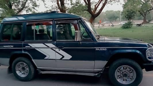 Mitsubishi Pajero 4by4 WhatsApp number 03435049669