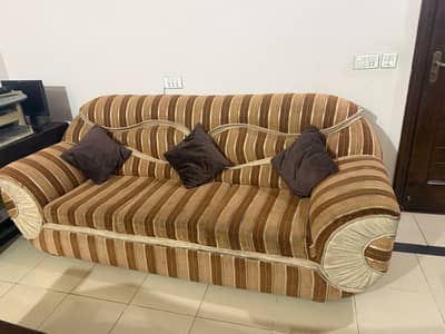 6 seater sofa set bilkul saf suthra he zaida use nai hiwa