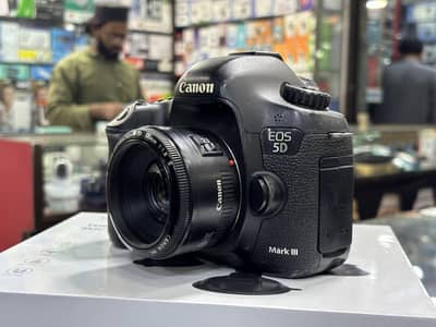 Canon 5D Mark III - Fullframe Body - 50mm Lens included - 5dIII