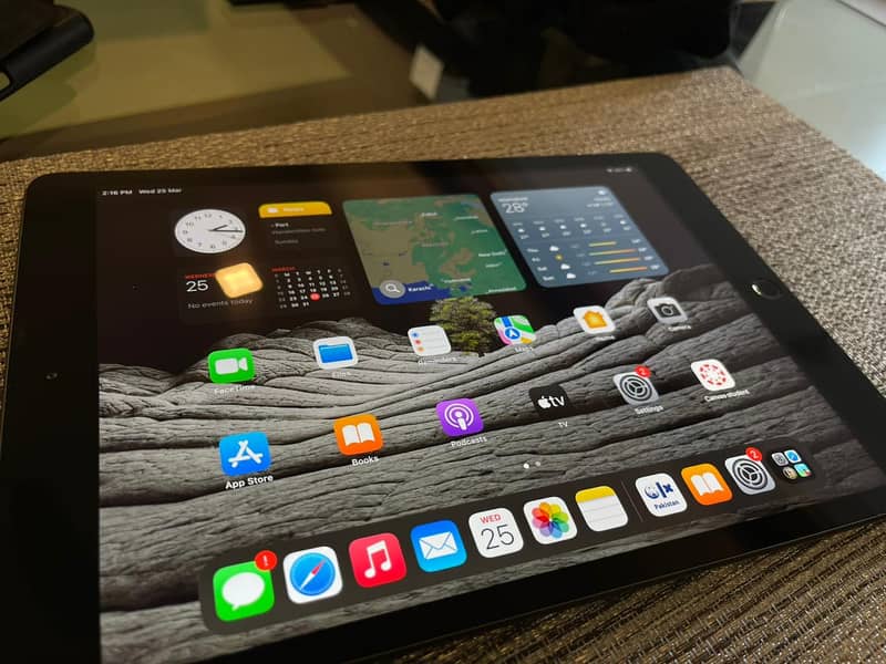 iPad 7th Generation (Perfect for notes + Reading) 7