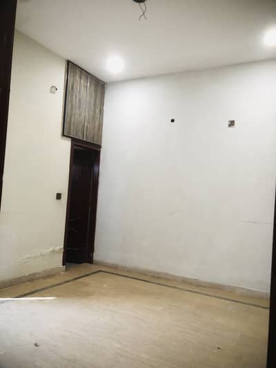 3.5 Marla Lower Portion For Rent With Gas