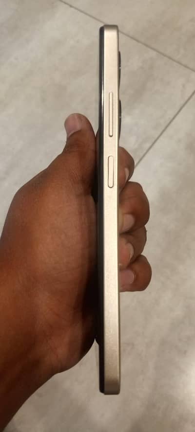 mobile bilkul ok ha with box ha cabel st ha adapter gum ho gya ha