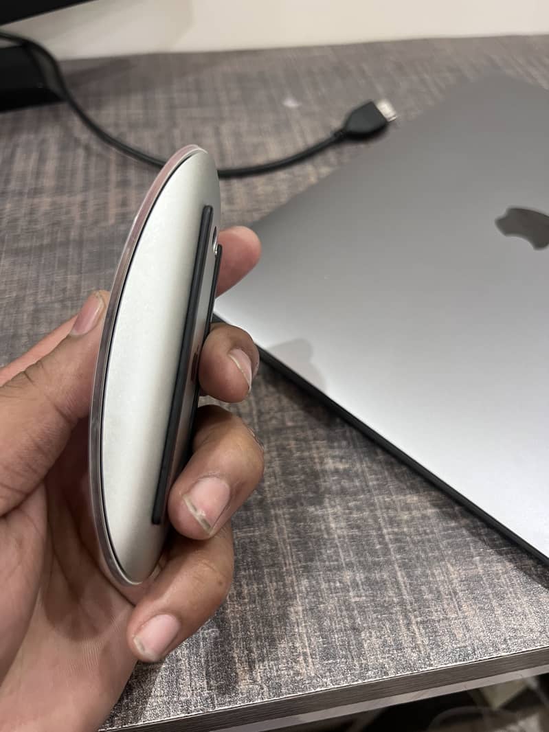 Magic Mouse - White Multi-Touch Surface 1