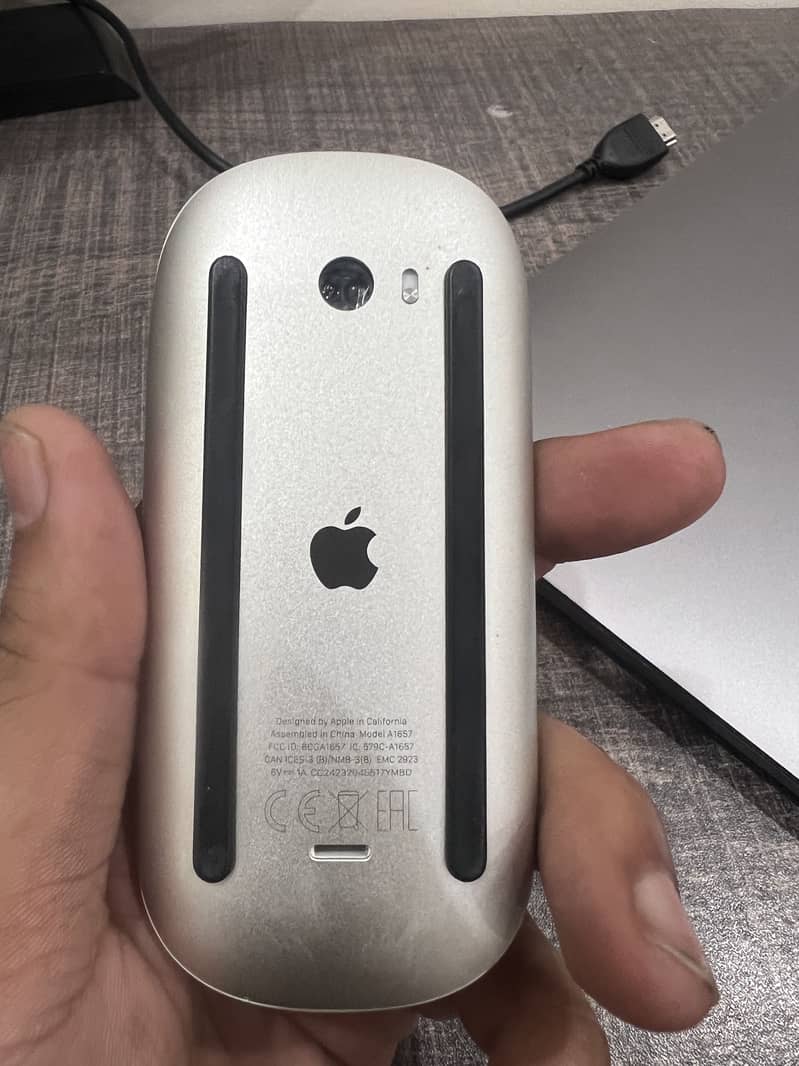 Magic Mouse - White Multi-Touch Surface 3