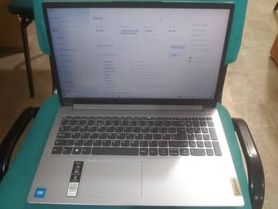 Lenovo Idea Pad 1i (15''7)