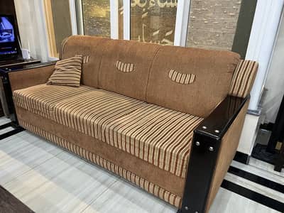 Good quality, versatile design 6 seater sofa for sale