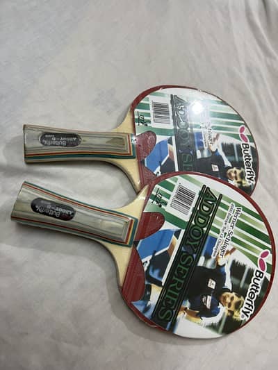 Table tennis rackets with their cases and box of balls