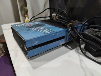 Xbox One with 1TB HDD 2 Wireless Controllers